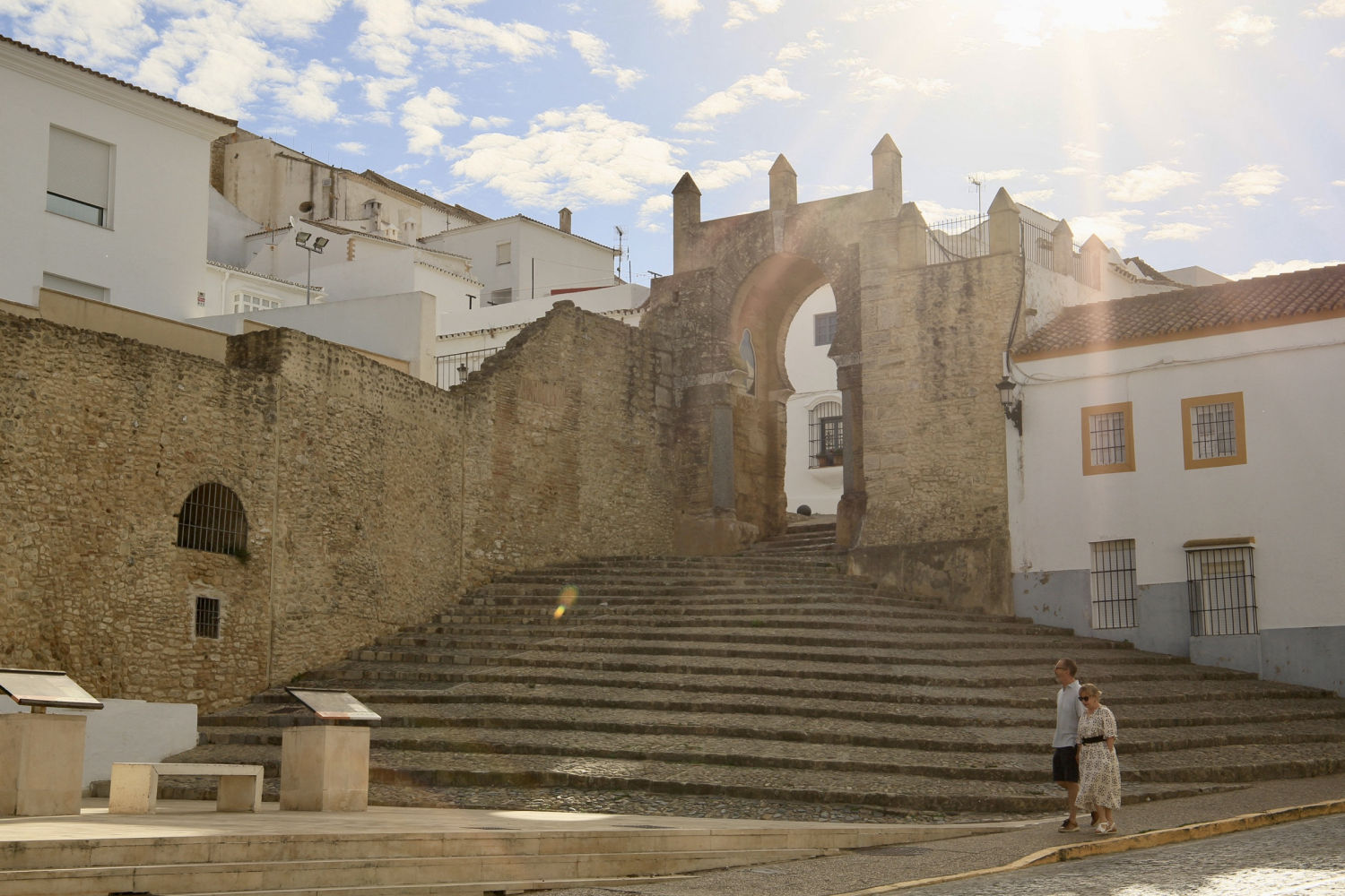 Entrada a la ciudad amurallada.