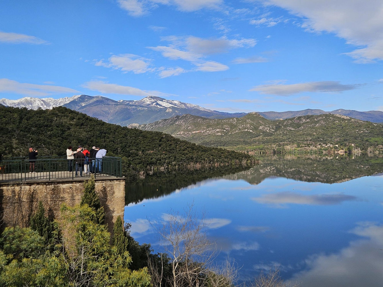Expectación en el mirador de Darnius-Boadella.