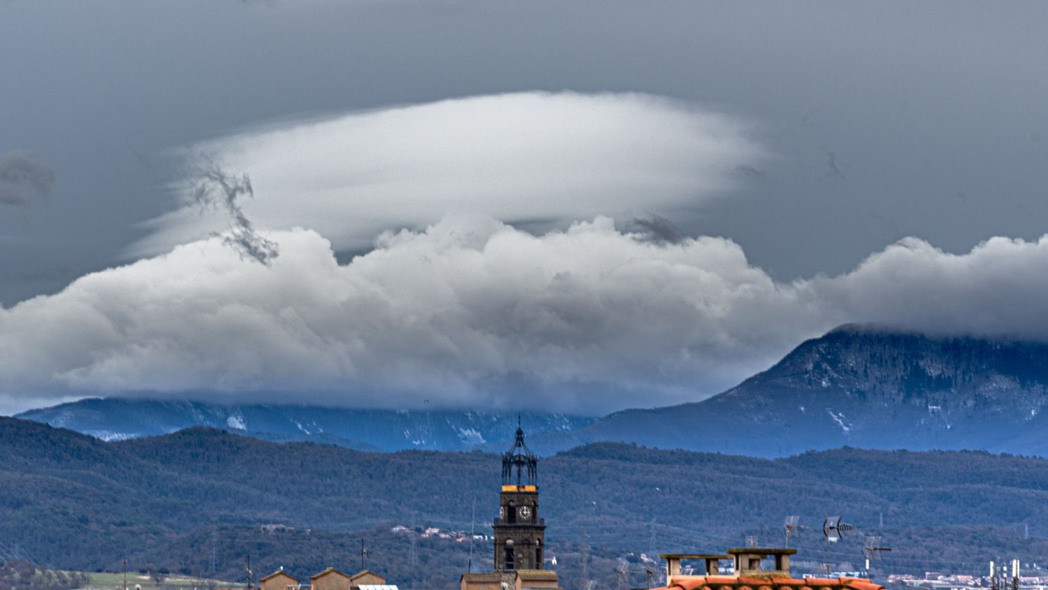 Nube lenticular, en Manlleu.