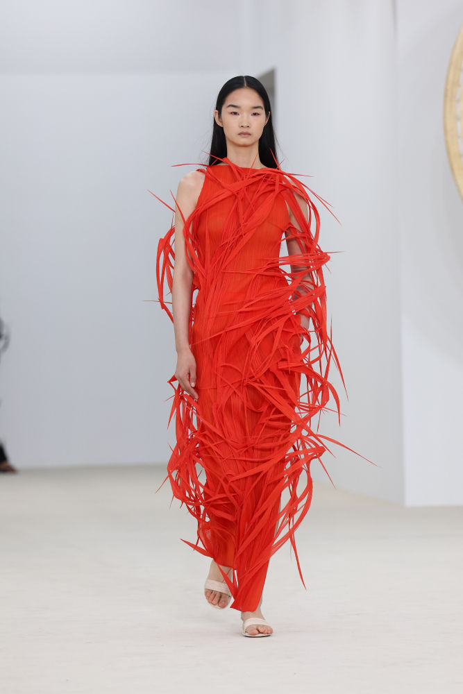 PARIS, FRANCE - SEPTEMBER 30: A model walks the runway during the Anrealage Ready to Wear Spring/Summer 2026 fashion show as part of the Paris Fashion Week on September 30, 2025 in Paris, France. (Photo by Victor VIRGILE/Gamma-Rapho via Getty Images)