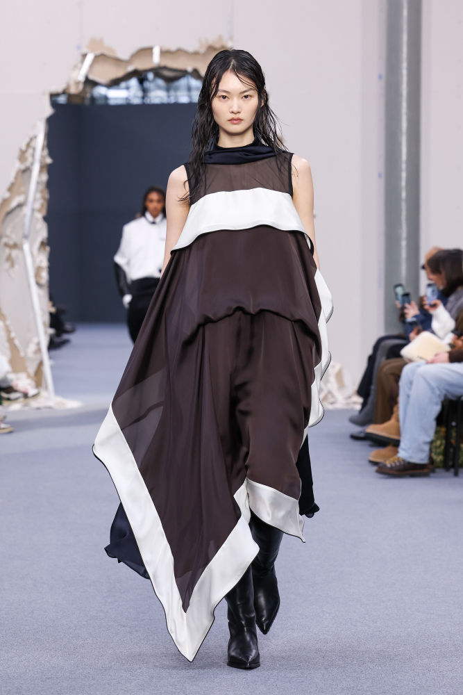 MILAN, ITALY - JANUARY 17: A model walks the runway at the Setchu fashion show during the Milan Fashion Week - Menswear Fall/Winter 2026-2027 on January 17, 2026 in Milan, Italy. (Photo by Estrop/Getty Images)