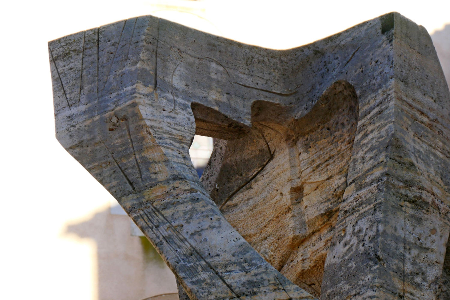 Otro detalle de la escultura a Salvador Espriu.