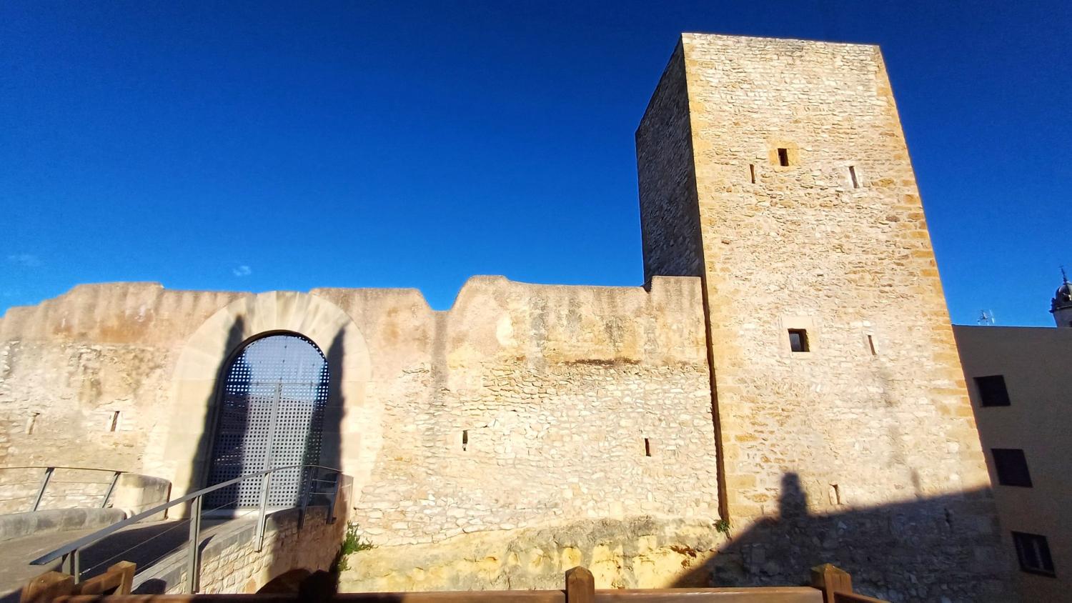 Perspectiva del castillo del Catllar.