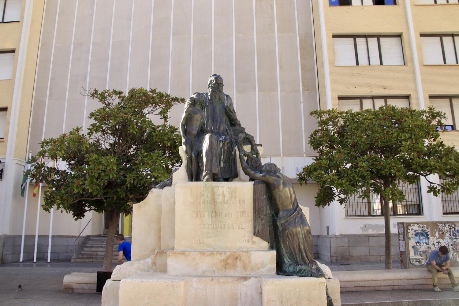Monumento al doctor Cayetano del Toro.