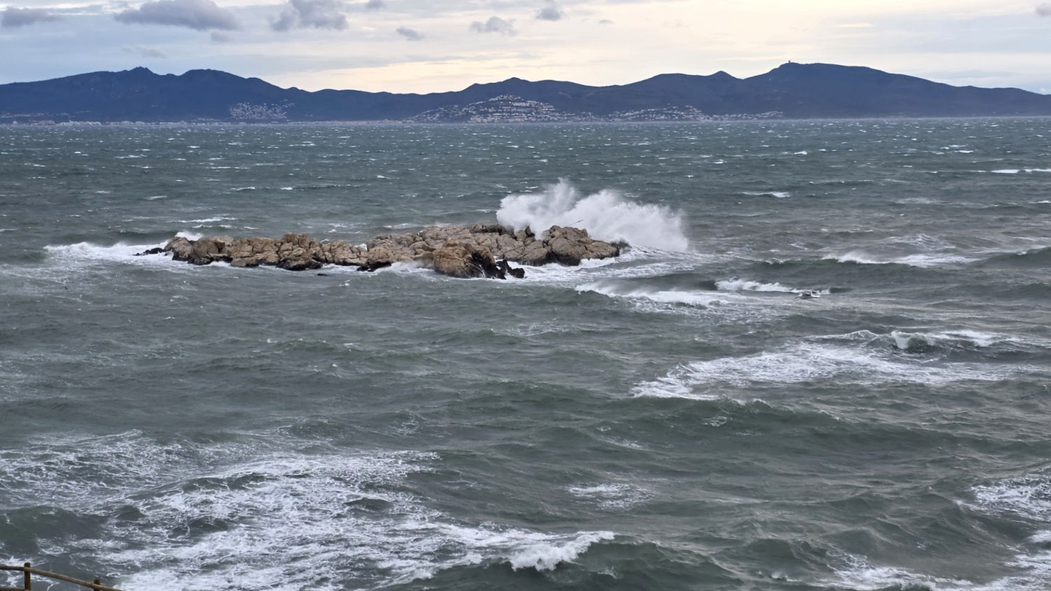 Mar brava en L'Escala.