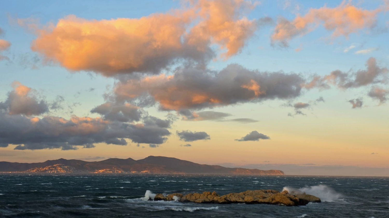 Día de tramontana en L'Escala.