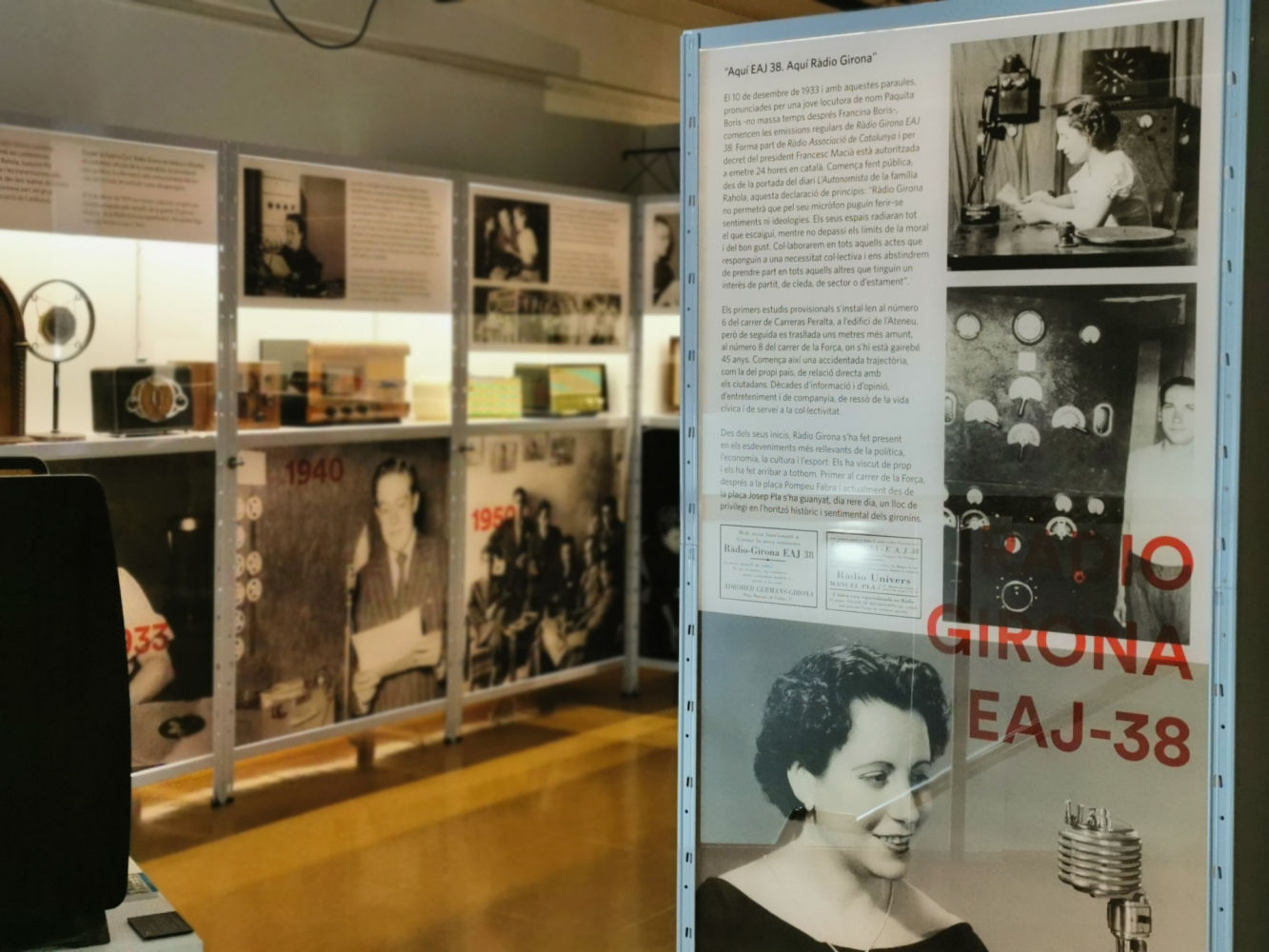 Exposición sobre la importancia de la radio durante la Guerra Civil, en el Museu d'Història de Girona.