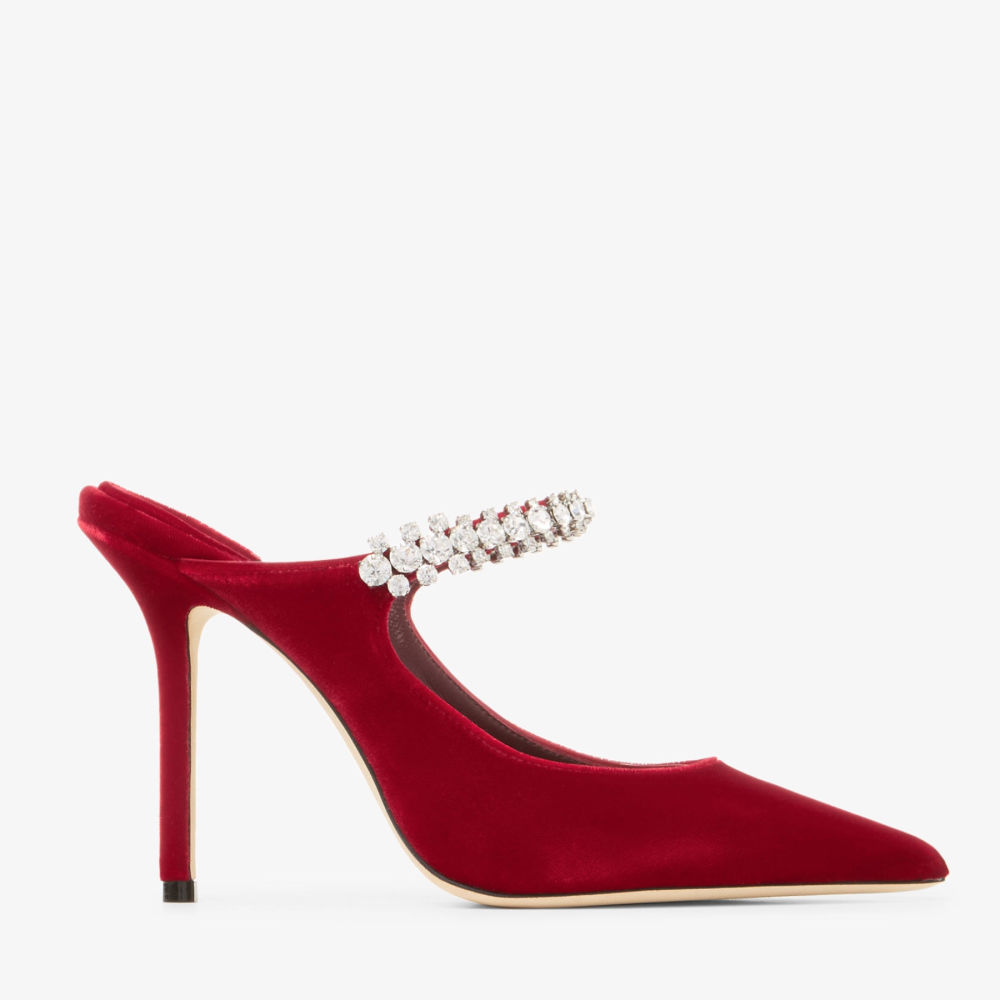 Mules Bing 100 de terciopelo rojo rubí y con adornos de cristales, de Jimmy Choo