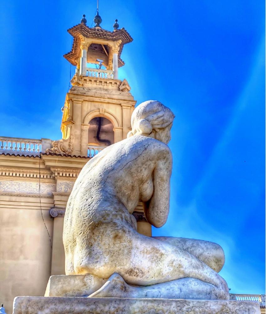 Escultura Les Flors del artista Josep Llimona, ubicada en la montaña de Montjuïc en Barcelona.