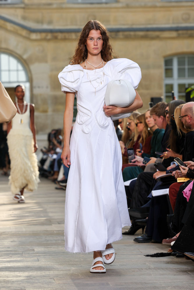 PARIS, FRANCE - OCTOBER 01: (EDITORIAL USE ONLY - For Non-Editorial use please seek approval from Fashion House) A model walks the runway during the Gabriela Hearst Womenswear Spring/Summer 2026 show as part of Paris Fashion Week on October 01, 2025 in Paris, France. (Photo by Peter White/Getty Images)