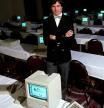 El día que Steve Jobs habló de internet, emails, iPads, Maps y Apple Store... hace más de 40 años