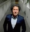 Gustavo Dudamel recibe el Grammy en plenos ensayos de 'Otello' en el Liceu