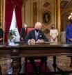 January 20, 2021 - Washington, DC, United States: US President Joe Biden signs three documents including an Inauguration declaration, cabinet nominations and sub-cabinet noinations, as US Vice President Kamala Harris (R) watches in the Presidents Room at the US Capitol after the inauguration ceremony to making Biden the 46th President of the United States in Washington, DC, USA, 20 January 2021. (Jim LoScalzo - Pool/CNP / Polaris)
Europa Press
20/01/2021