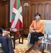 El lehendakari Urkullu junto a Maddalen Iriarte, portavoz de EH Bildu en el Parlamento Vasco.