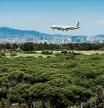 foto XAVIER CERVERA 09/06/2021 (estos pinos verdes quedarian -en su mayoria- desaparecidos por los 500m alargados d la pista) la ampliación de la pista (lado mar) del aeropuerto de El Prat BCN hacia el noreste -para convertirse Barcelona en un 'hub' internacional- choca con un espacio natural protegido y mas concretamente con la laguna de la ricarda, q quedaria practicamente desaparecida. En 2019 se llegó al record d pasajeros con 52,6 millones, y con la ampliación se llegaria -tras la crisis por la pandemia covid- a 70 millones ...es un plan d AENA q choca con las leyes medioambientales actuales, sobretodo con las directrices de la UE