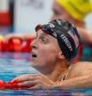 Katie Ledecky, exhausta, contempla el marcador en Tokio 2020