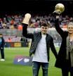 Pedri y Alexia en el homenaje en el Camp Nou