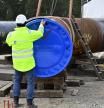 Un operario del gasoducto Nord Stream 2, un proyecto para traer más gas de Rusia suspendido por Alemania la semana pasada