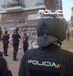 Agentes de la Policía Municipal de Madrid y de la Policía Nacional han desalojado el edificio de La Quimera, en el barrio de Lavapiés
