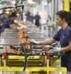 FIGUERUELAS (ZARAGOZA), 07/09/2022.- Trabajadores en la planta de baterías para los vehículos eléctricos que Stellantis produce en su factoría de Figueruelas (Zaragoza).