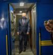 25 October 2022, Ukraine, Kiev: German President Frank-Walter Steinmeier arrives in Kiev by train from Przemysl. Steinmeier visits Ukraine for the first time since Russia began its invasion of Ukraine on 24 February. Photo: Michael Kappeler/dpa
25/10/2022 ONLY FOR USE IN SPAIN