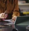 Las barritas energéticas y las chocolatinas están entre los alimentos no recomendados para picar entre horas