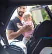 Más coche particular y menos transporte público: así cambian sus hábitos quienes tienen un hijo en Barcelona