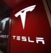 Tesla es la marca con más llamadas a revisión y Mercedes-Benz y Toyota, las que menos