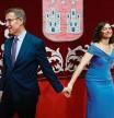 -FOTODELDÍA- MADRID, 23/06/2023.- La candidata del PP Isabel Díaz Ayuso (d) junto al líder del PP, Alberto Núñez Feijóo, posan con motivo de la toma de posesión de Ayuso como presidenta de la Comunidad de Madrid para comenzar su tercer mandato, en un acto celebrado este viernes en la sede de la Comunidad. EFE/ Javier Lizon