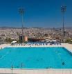 Público de todas las edades acude a refrescarse a una de las piscinas más icónicas de la ciudad gracias al impacto del concurso de saltos de los Juegos de Barcelona’ 92