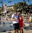 Una pareja de turistas procedentes de Long Island, Nueva York, en la plaza Catalunya