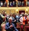 Charles III es aplaudido en el Senado francés