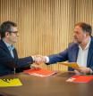 El president d’Esquerra Republicana, Oriol Junqueras, i Félix Bolaños, membre de la Comissió Executiva Federal i de la Comissió negociadora del PSOE, han mantingut aquest dijous una reunió a Barcelona en la que han subscrit l’acord que han assolit ambdues formacions polítiques.