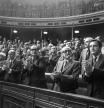 El presidente del Gobierno, Adolfo Suárez, y los vicepresidentes Enrique Fuentes Quintana y Manuel Gutiérrez Mellado aplauden la aprobación de la ley de Amnistía de 1977
