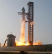 FILE PHOTO: SpaceX's next-generation Starship spacecraft atop its powerful Super Heavy rocket lifts off from the company's Boca Chica launchpad on an uncrewed test flight before exploding, near Brownsville, Texas, U.S. April 20, 2023.  REUTERS/Joe Skipper/File Photo