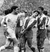 CAMPEONATO NACIONAL DE LIGA: Barcelona, 5-1-1969.- El jugador del Real Madrid José Luis golpea a Riera, del RCD Español, durante el partido de Liga disputado hoy en el estadio de Sarriá que finalizó con empate a un gol. El jugador blanco fue expulsado del terreno de juego, EFE