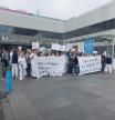 Manifestación de sanitarios en la zona del hospital infantil de La Paz este miércoles