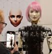 Un robot humanoide en una feria en Las Vegas