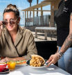La cocinera Begoña Rodrigo en en ‘Tres14’, en la valenciana playa de La Patacona