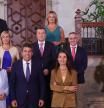 Los nueve consellers, cuatro mujeres y cuatro hombres, junto al presidente de la Generalitat Valenciana