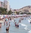 La playa del Postiguet ayer domingo 28 de julio de 2024.