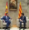 El presidente del Gobierno, Pedro Sánchez (i), y el presidente de la Generalitat en funciones, Pere Aragonès (d), durante una reunión en el Palau de la Generalitat, a 24 de julio de 2024, en Barcelona, Catalunya (España). Sánchez y Pere Aragonès se reúnen en Barcelona y posteriormente, firman el convenio de traspaso de la gestión del Ingreso Mínimo Vital a Catalunya. El encuentro se produce en la semana clave para desencallar las negociaciones entre socialistas y ERC para una posible investidura del líder del PSC, que debería tener lugar en los próximos días, antes de que termine el mes de julio. Esta es la primera vez que Sánchez y Aragonès se reúnen después de las elecciones autonómicas del 12M.