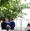 Emprendedores en el patio de Lanzadera, situada en la Marina de València