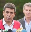 El presidente de la Generalitat Valenciana, Carlos Mazón (i) y el presidente del Partido Popular, Alberto Núñez Feijóo (d), ofrecen declaraciones a los medios tras su visita al Centro de Coordinación de Emergencias de la Comunitat Valenciana, junto al , a 31 de octubre de 2024, en L'Eliana, Valencia, Comunidad Valenciana (España). Esta mañana se han reanudado las labores de búsqueda de los desaparecidos en la zona afectada por la dana en la Comunidad Valenciana, que se ha cobrado la vida de al menos 92 personas. Otras tres han muerto en Castilla-La Mancha y una, en la zona de Málaga, todas como consecuencia de la DANA. La Generalitat movilizará 250 millones en ayudas por la catástrofe, con 6.000 euros para cada afectado.