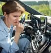¿Tu coche huele mal? Esto es lo que debes hacer para comprobar la causa y ponerle remedio