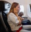 Recomendaciones de otorrinolaringólogo para evitar la molesta sensación de oído tapado cuando viajas en avión o coche: “En algún caso, puede derivar en un barotrauma”