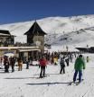 Ambiente en la estación de Sierra Nevada durante el Puente de la Constitución, a 6 de diciembre de 2021 en Granada (Andalucía, España)