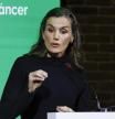 Letizia pide no deshumanizar la atención y cuidados a los enfermos de cáncer