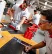 Los aprendices hacen prácticas en la empresa