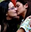 Mónica Oltra y Mireia Mollá, diputadas de Compromís, 'se besan' en un portal homosexual